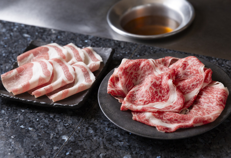 伝統のしゃぶしゃぶ　特撰牛と米澤豚の食べ放題コース